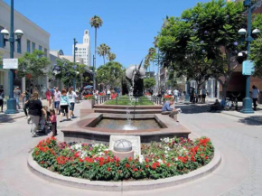 Spacious Two Bedroom in Santa Monica
